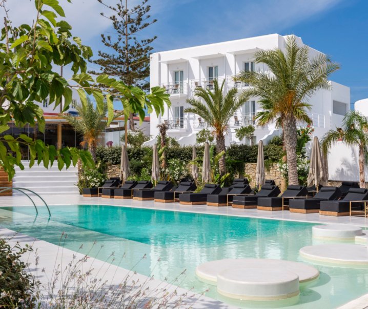 Axel Beach Mykonos: um novo marco no turismo LGBTQIA+ de luxo no Mediterrâneo